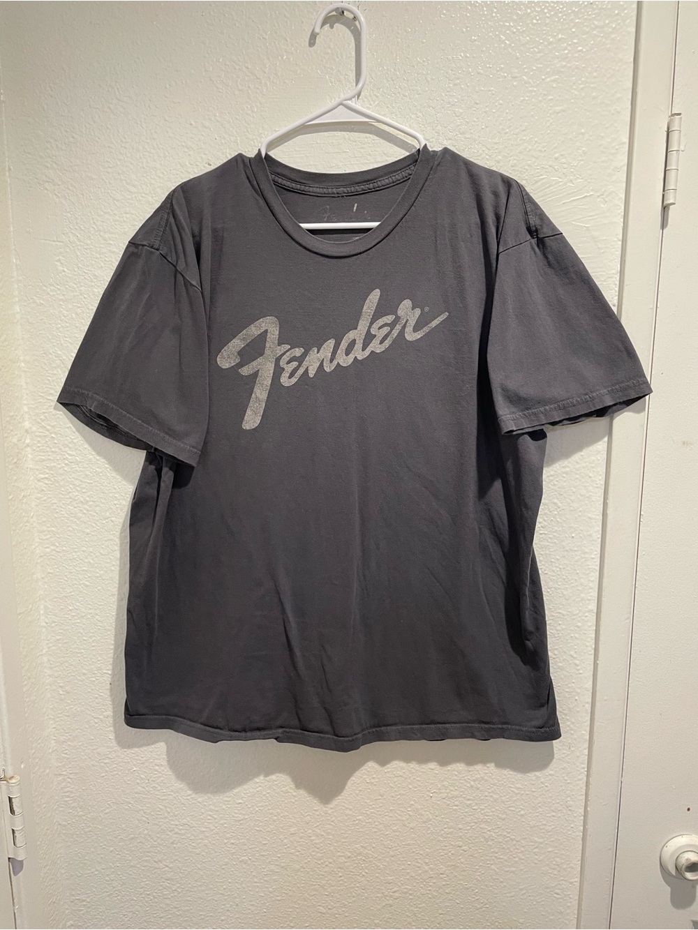 Fender Guitar Men's XL Charcoal Gray Script Logo Rocker Graphic Tee Shirt 🎸🔥